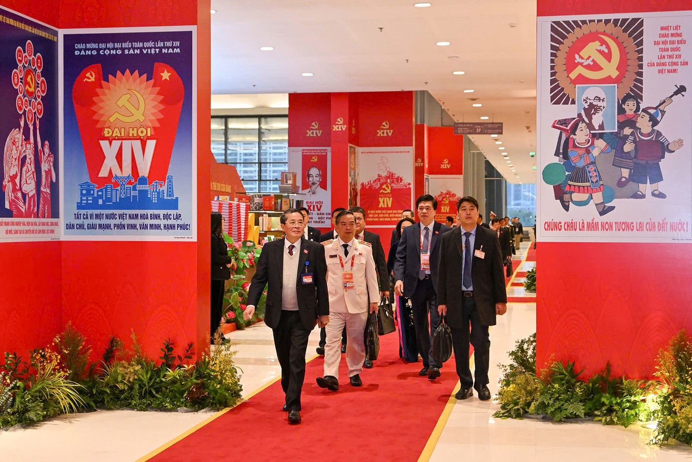 H&igrave;nh ảnh đại biểu tham gia ng&agrave;y l&agrave;m việc thứ tư Đại hội XIV của Đảng Cộng sản Việt Nam - Ảnh 5.