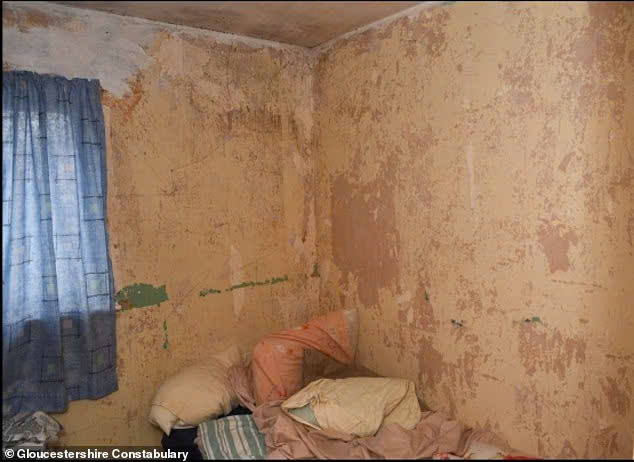 Người phụ nữ bị nhốt như n&ocirc; lệ 25 năm trong căn ph&ograve;ng bẩn thỉu, manh mối giải cứu ch&iacute;nh l&agrave; mẩu giấy- Ảnh 2.