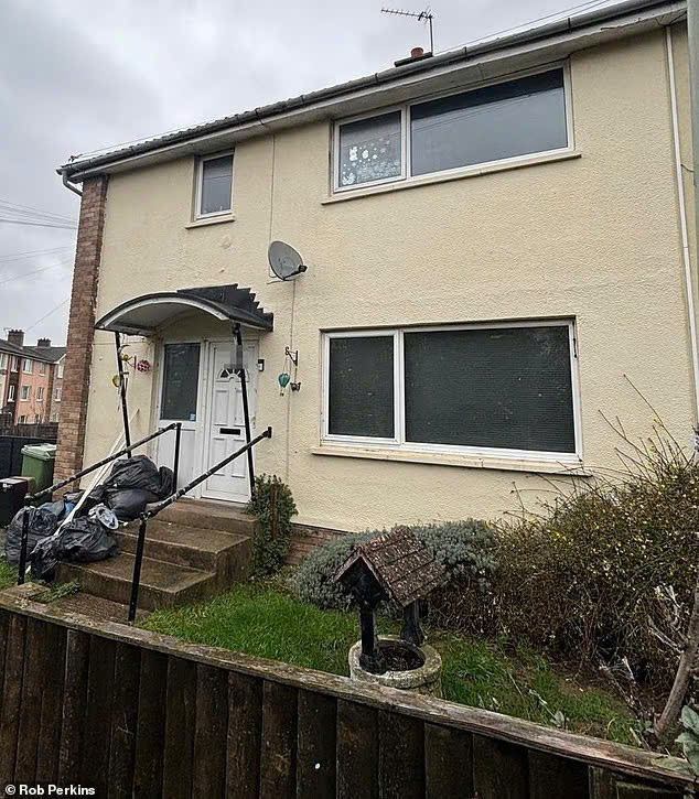 Người phụ nữ bị nhốt như n&ocirc; lệ 25 năm trong căn ph&ograve;ng bẩn thỉu, manh mối giải cứu ch&iacute;nh l&agrave; mẩu giấy- Ảnh 1.