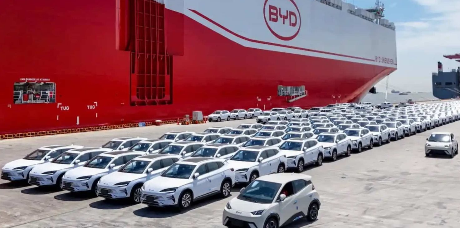 Xe hybrid hạ gi&aacute; ngang xe thuần xăng - c&aacute;c h&atilde;ng xe đua nhau 'đổ h&agrave;ng': Đ&acirc;y c&oacute; phải t&iacute;n hiệu cho 1 năm b&ugrave;ng nổ của d&ograve;ng xe n&agrave;y tại thị trường Việt Nam - Ảnh 3.