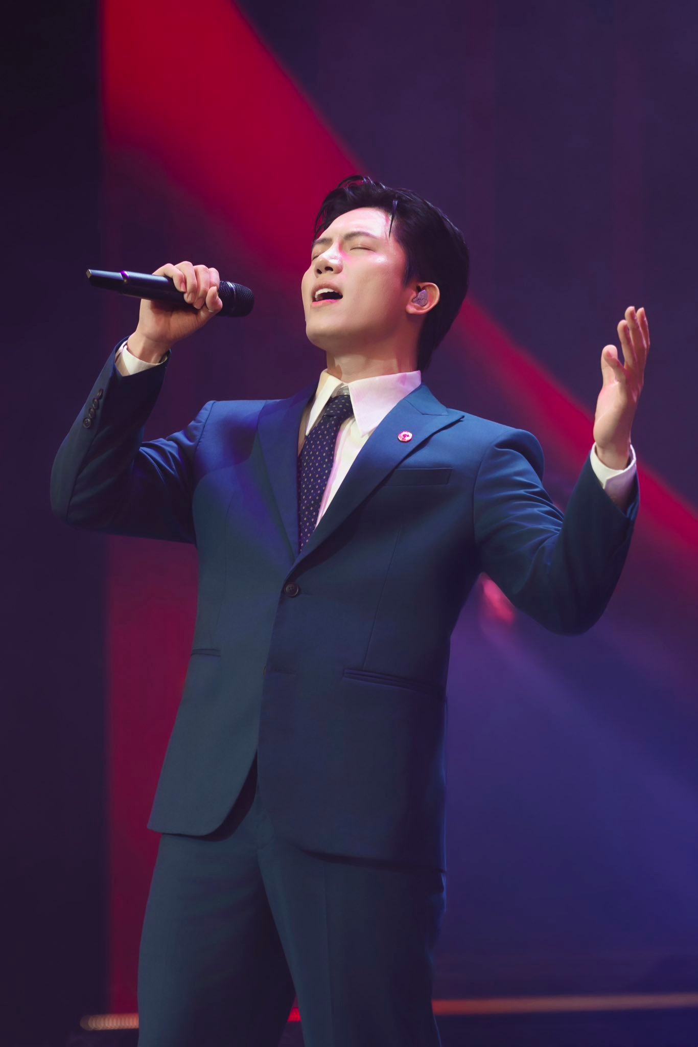 Anh Tú cho phép dùng miễn phí ca khúc Thưa Đảng, không cần liên hệ- Ảnh 4. Anh Tú cho phép dùng miễn phí ca khúc Thưa Đảng, không cần liên hệ- Ảnh 4.