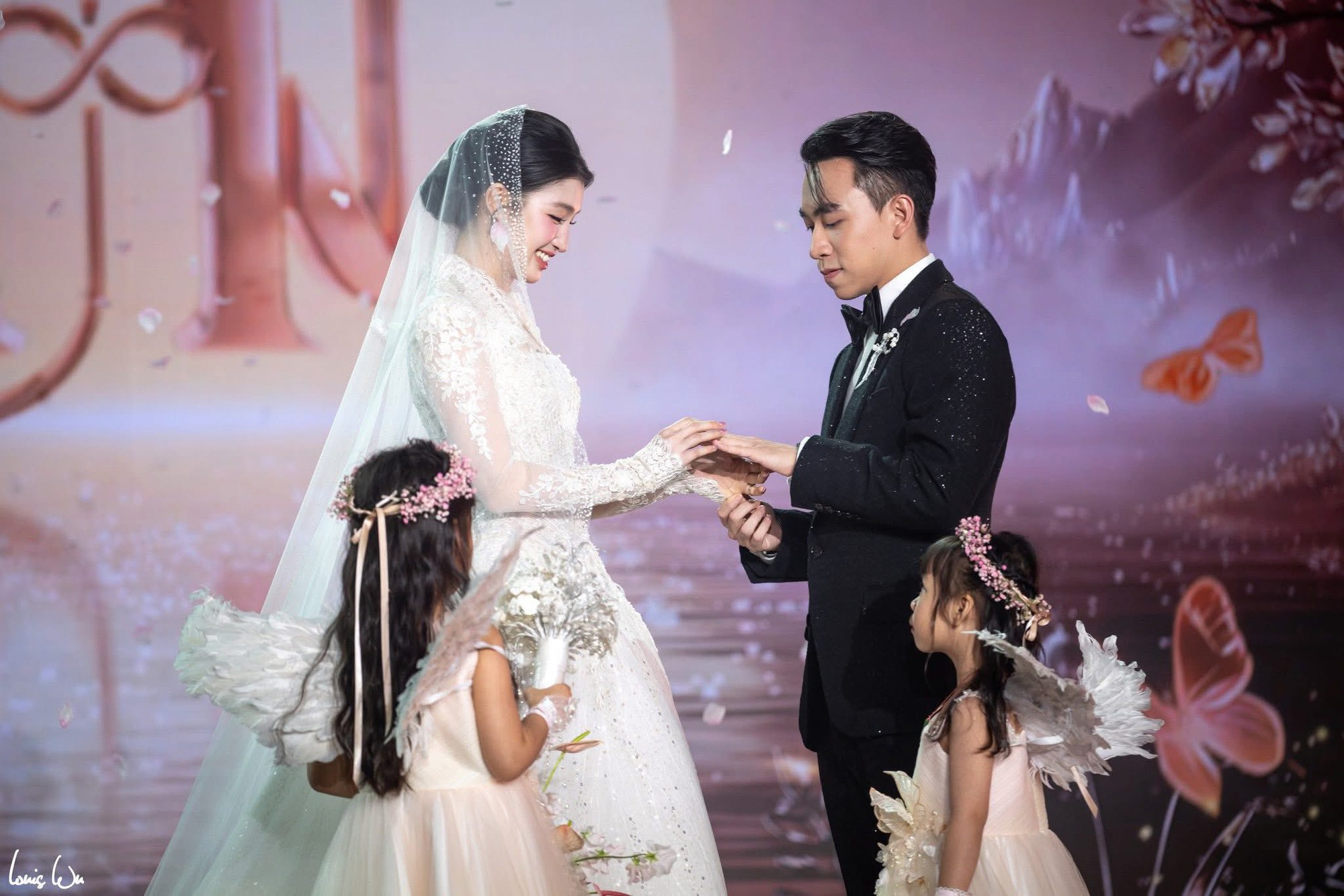 Tại sao mẹ chồng không có mặt trong lễ đón con dâu Phương Nhi?- Ảnh 5. Tại sao mẹ chồng không có mặt trong lễ đón con dâu Phương Nhi?- Ảnh 5.