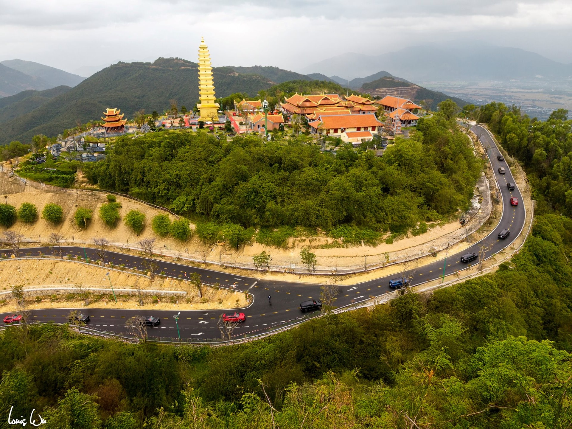 Mãn nhãn dàn xe VinFast độc bản trong đám cưới Minh Hoàng: Tỷ phú Phạm Nhật Vượng đích thân cầm lái - Ảnh 7.