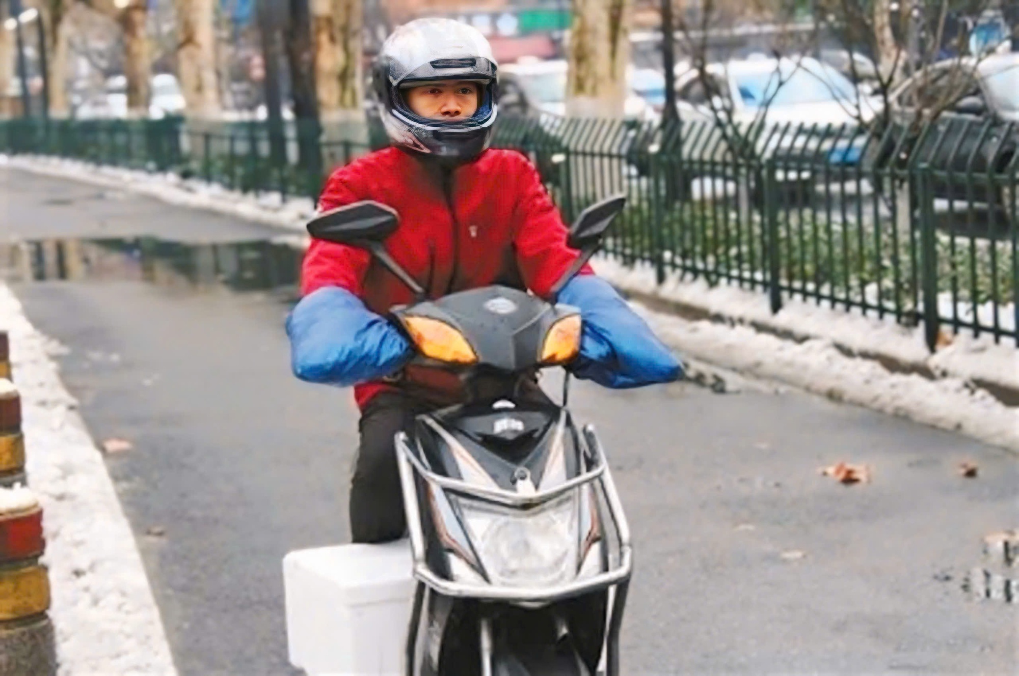 Không có bằng đại học, shipper vẫn "đánh bại" thạc sĩ trường top 1 rồi trở thành giáo viên - Ảnh 3.