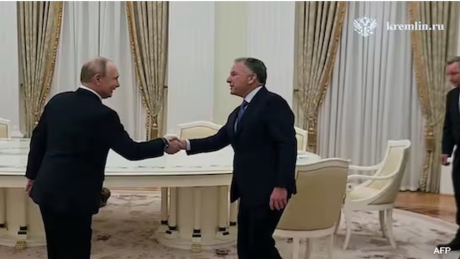 Tổng thống Putin gặp 3 đặc ph&aacute;i vi&ecirc;n  - Ảnh 1.