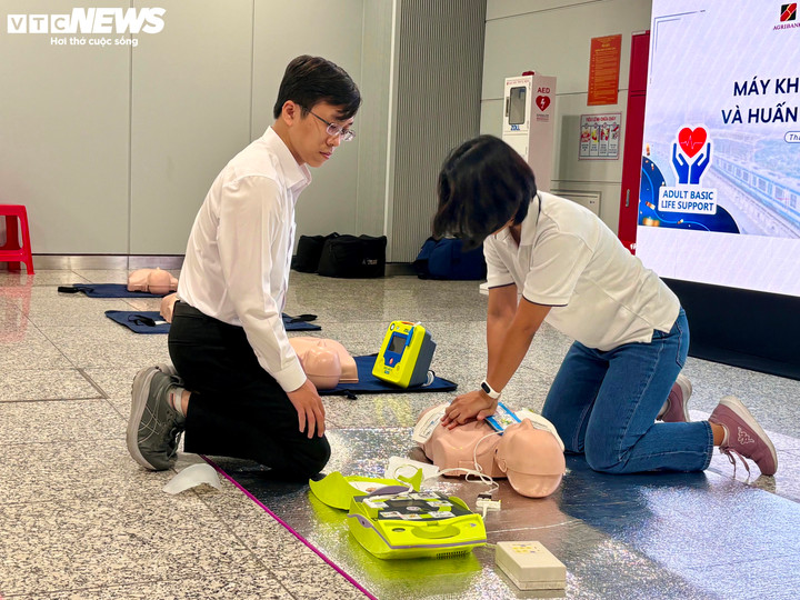 Lắp Đặt Máy Khử Rung Tim Tự Động Tại Tuyến Metro Số 1 Tp.hcm May Rung Tim 2 11503399 1769150798078 17691507990271332569495