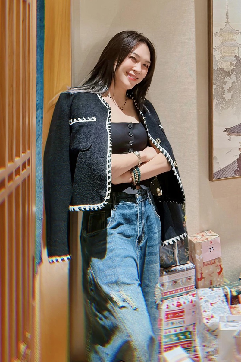 Nữ ca sĩ ở nhà trăm tỷ, Đàm Vĩnh Hưng công khai thổ lộ tình cảm: 45 tuổi chưa chồng, ngày càng xinh đẹp - Ảnh 8. Nữ ca sĩ ở nhà trăm tỷ, Đàm Vĩnh Hưng công khai thổ lộ tình cảm: 45 tuổi chưa chồng, ngày càng xinh đẹp - Ảnh 8.