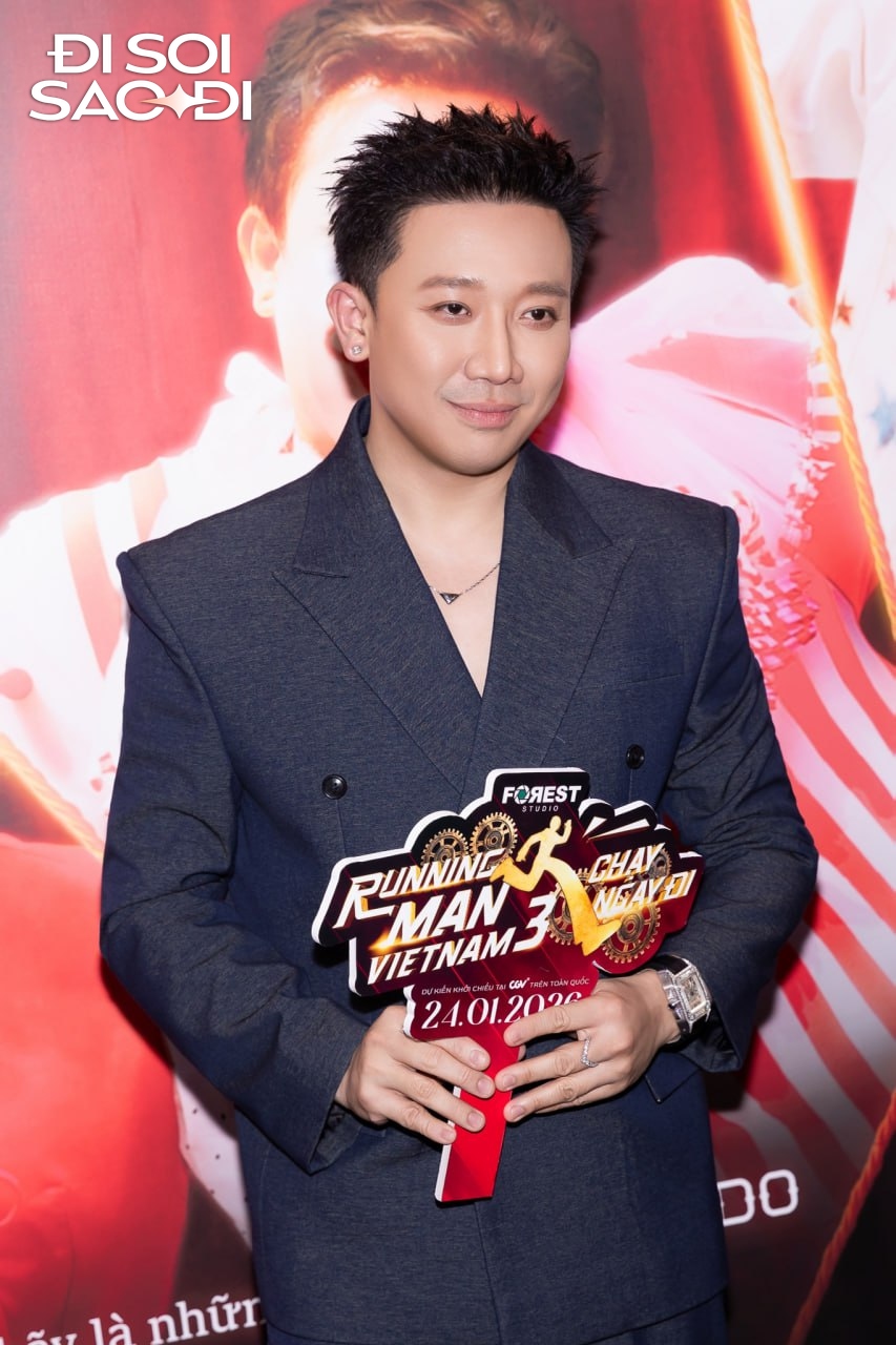 Trấn Th&agrave;nh ngồi Rolls-Royce 30 tỷ đi sự kiện, th&aacute;i độ khi fan xin chụp ảnh chung g&acirc;y ch&uacute; &yacute;- Ảnh 1.