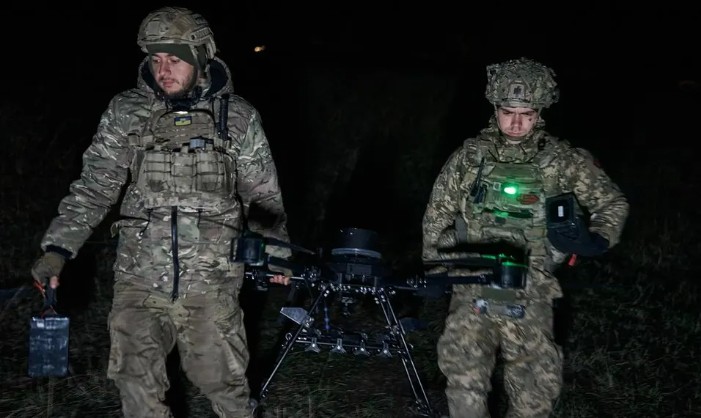 Ukraine tung vũ kh&iacute; "khủng" khiến l&iacute;nh Nga phải bỏ vị tr&iacute; - Ảnh 1.