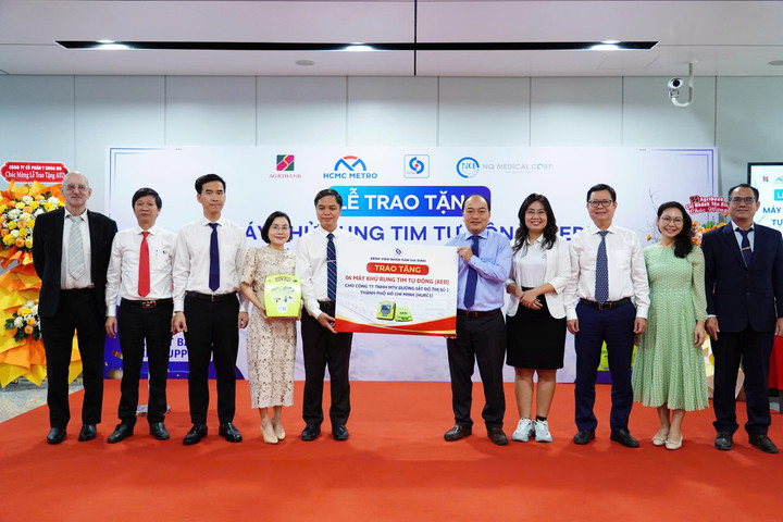 Lắp Đặt Máy Khử Rung Tim Tự Động Tại Tuyến Metro Số 1 Tp.hcm Trao Tang May A 11490137 1769150796383 1769150796814567431091