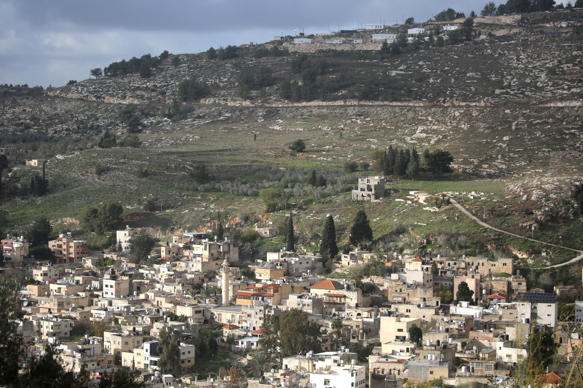 Israel ph&ecirc; duyệt giấy ph&eacute;p sử dụng s&uacute;ng cho 18 khu định cư bất hợp ph&aacute;p ở Bờ T&acirc;y  - Ảnh 1.