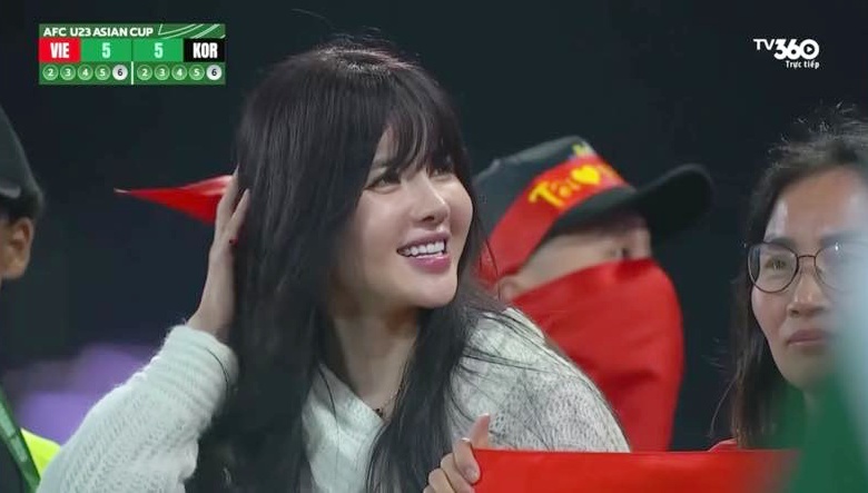 Danh tính nữ cổ động viên Việt Nam giống Thiều Bảo Trâm gây sốt- Ảnh 3.