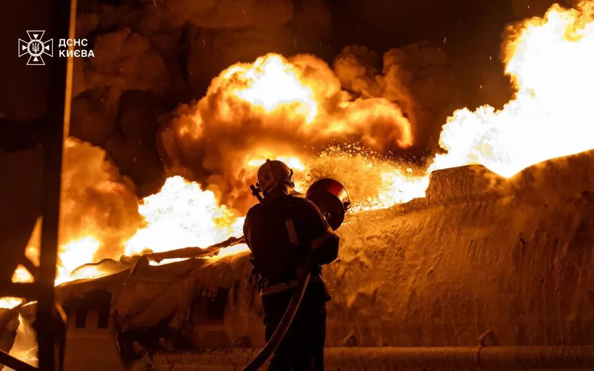 Nga tấn công Kiev ngay sau đàm phán hòa bình với Ukraine và Mỹ - Ảnh 1.