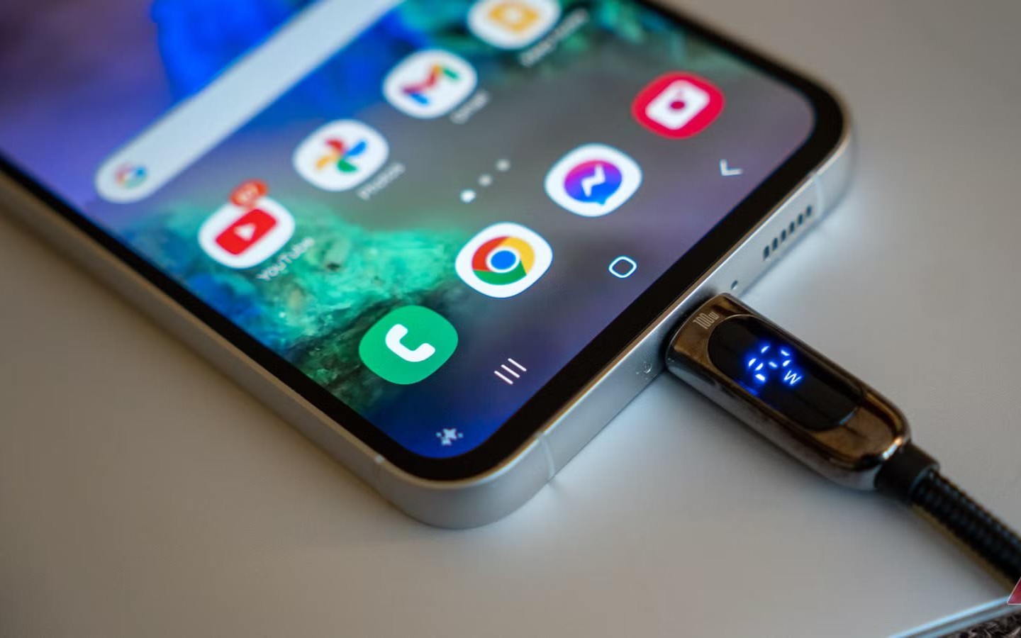 Chi&ecirc;u moi tiền người d&ugrave;ng "đầy bịp bợm" của c&aacute;c h&atilde;ng điện thoại: Phải chăng ch&uacute;ng ta đều bị &ldquo;nhồi sọ&rdquo;? - Ảnh 4.