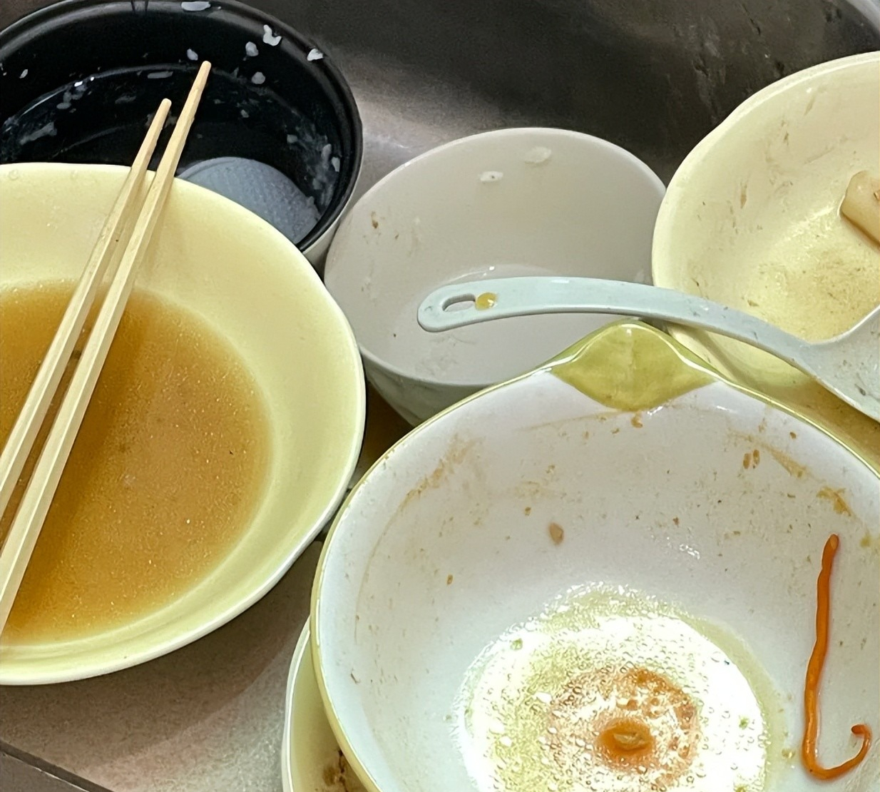 5 th&oacute;i xấu biến ng&ocirc;i nh&agrave; th&agrave;nh b&atilde;i r&aacute;c, cảm gi&aacute;c &ldquo;rẻ tiền, ngh&egrave;o kh&oacute;&rdquo; bủa v&acirc;y- Ảnh 2.