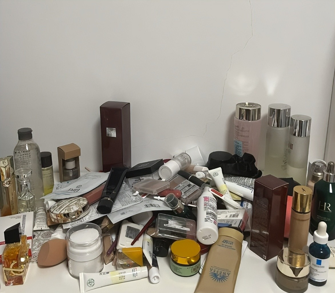 5 th&oacute;i xấu biến ng&ocirc;i nh&agrave; th&agrave;nh b&atilde;i r&aacute;c, cảm gi&aacute;c &ldquo;rẻ tiền, ngh&egrave;o kh&oacute;&rdquo; bủa v&acirc;y- Ảnh 4.