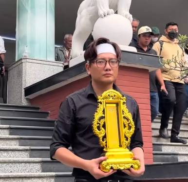 Bá Thắng lên tiếng về 4 điều bị bàn tán trong đám tang cha, diễn viên Hòa Hiệp cũng đăng status nói rõ - Ảnh 2.