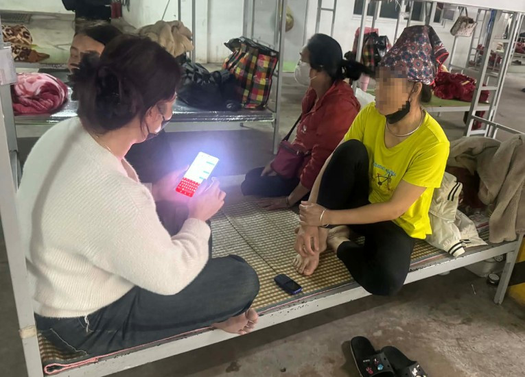 Độc Lạ Hà Nội: 'Biến' Hầm Xe Thành Nơi Nghỉ Tạm Cho Người Nhà Bệnh Nhân Cap Cuu 5 2177 8771 1769239063198 1769239063863414375055