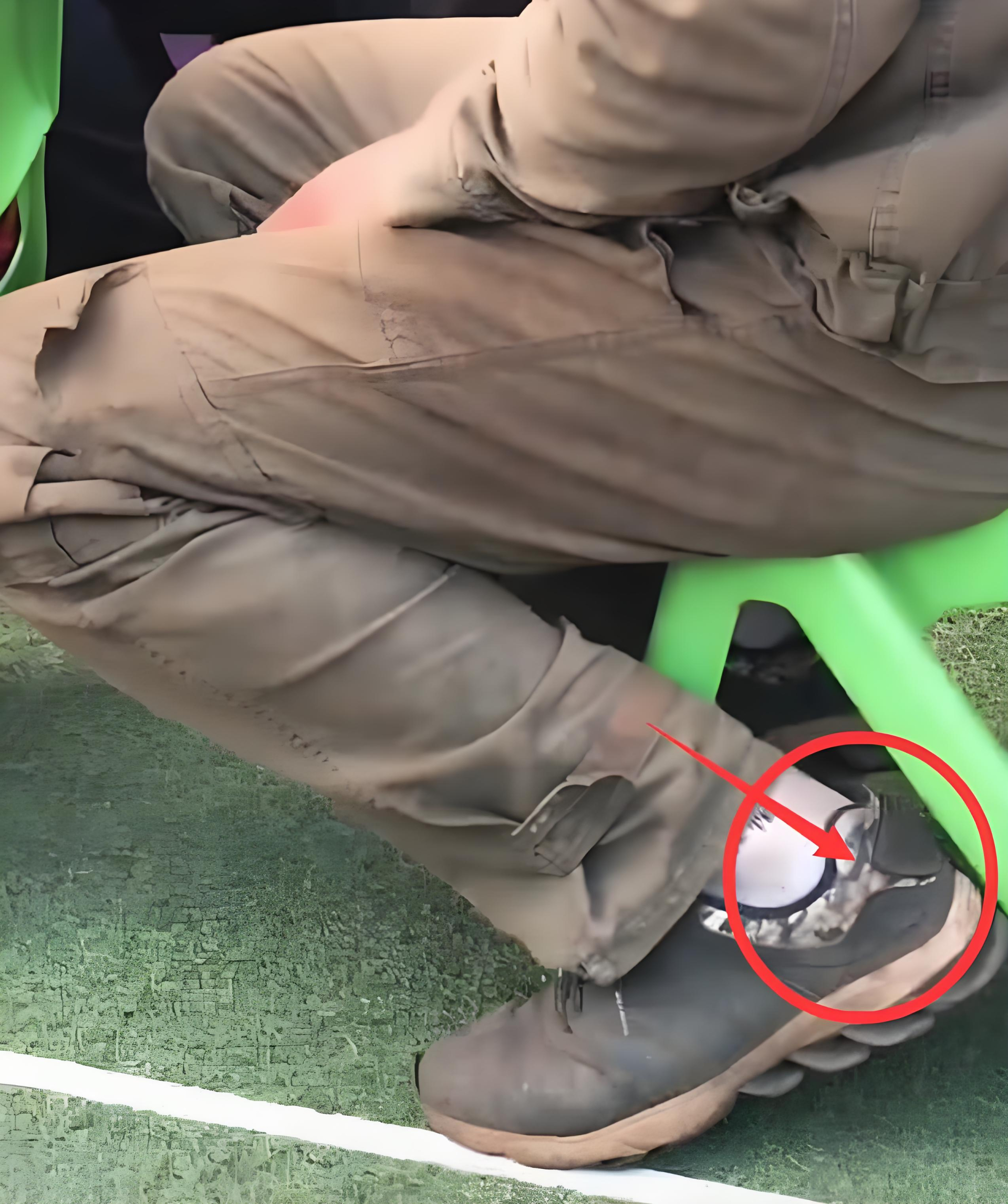 5 năm tr&ocirc;i qua, bức ảnh họp phụ huynh g&acirc;y tranh c&atilde;i  - Ảnh 1.