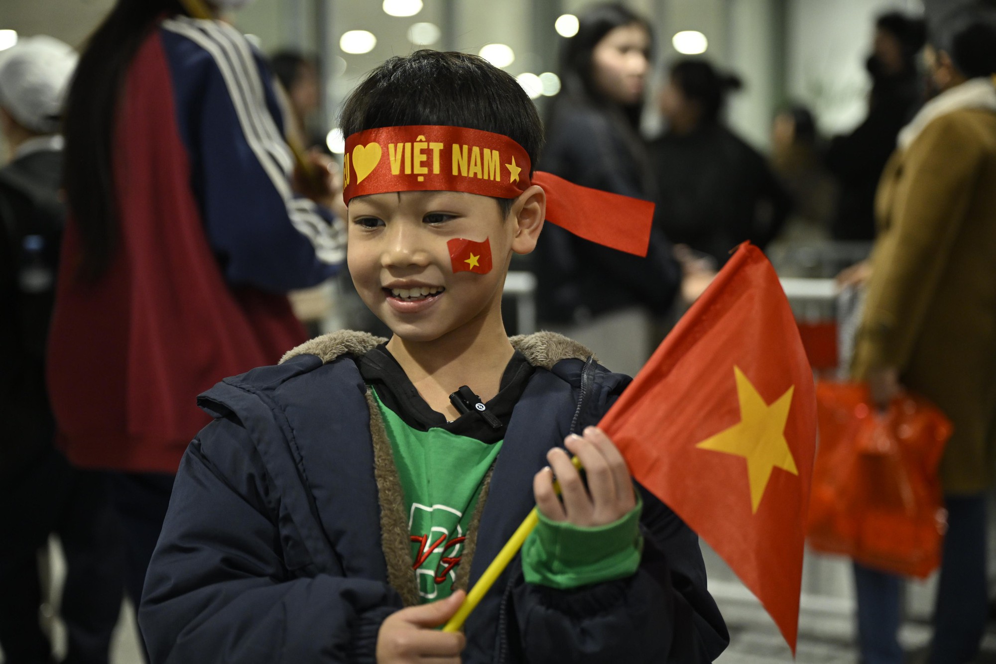 U23 Việt Nam mang HCĐ châu Á về nước: Hiểu Minh phải ngồi xe lăn - Ảnh 14.