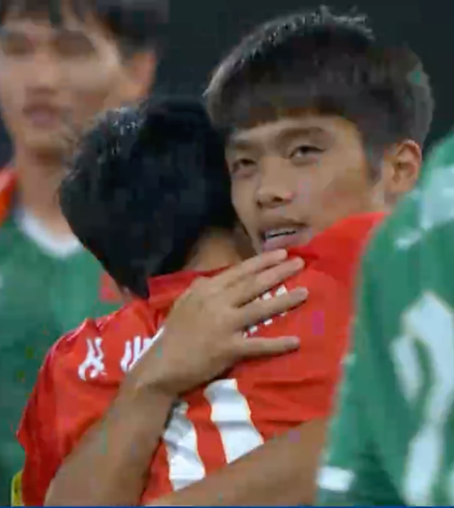 Đẹp vô cùng: Thanh Nhàn hôn lá cờ Tổ quốc, ăn mừng cú sút quyết định giúp U23 Việt Nam giành hạng 3 châu Á- Ảnh 9.