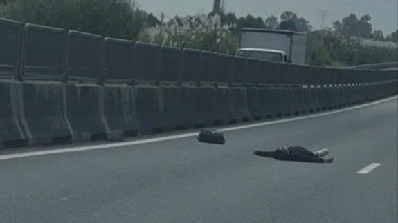 Khởi tố hai đối tượng li&ecirc;n quan vụ người nước ng&ograve;ai tử vong tr&ecirc;n cao tốc Trung Lương - Mỹ Thuận - Ảnh 2.