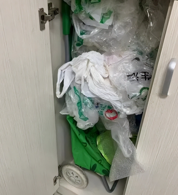 Nhìn Thấy 8 Món Này Trong Bếp Mà Rùng Mình: Trông Vô Hại Nhưng Chúng Lại Âm Thầm Bào Mòn Sức Khỏe Cả Nhà- Ảnh 9.