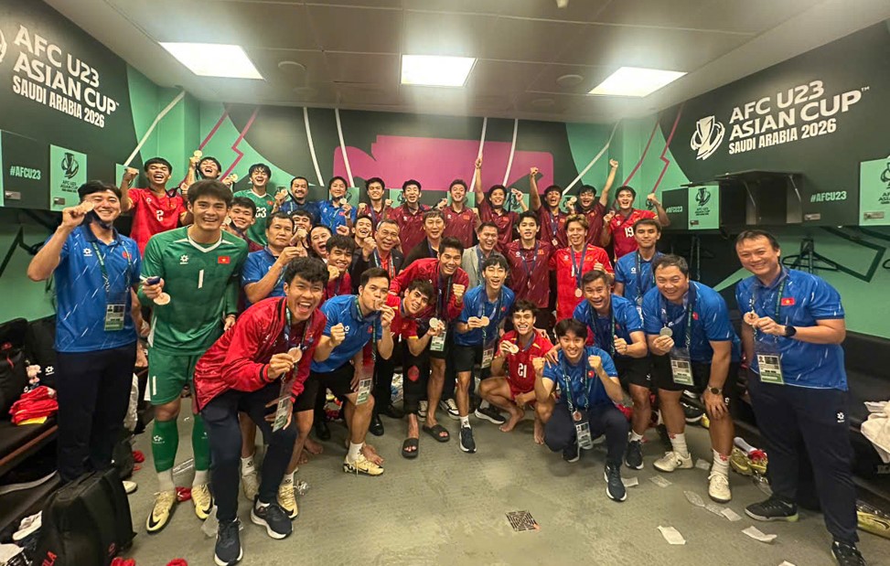 Thủ tướng Phạm Minh Ch&iacute;nh ch&uacute;c mừng Đội tuyển b&oacute;ng đ&aacute; nam U23 Việt Nam - Ảnh 1.