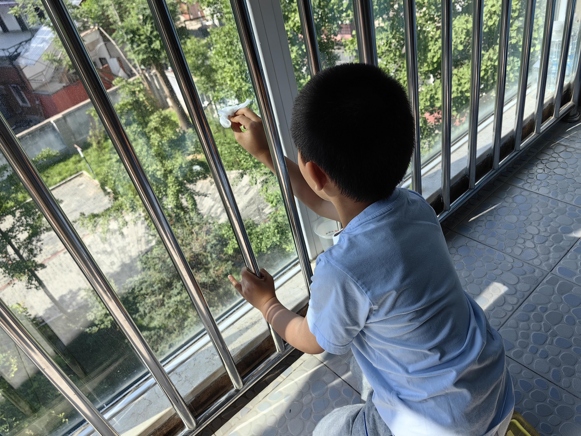 Nghiên cứu 20 năm: Trẻ làm việc nhà có tương lai tài chính vững vàng - Ảnh 2.