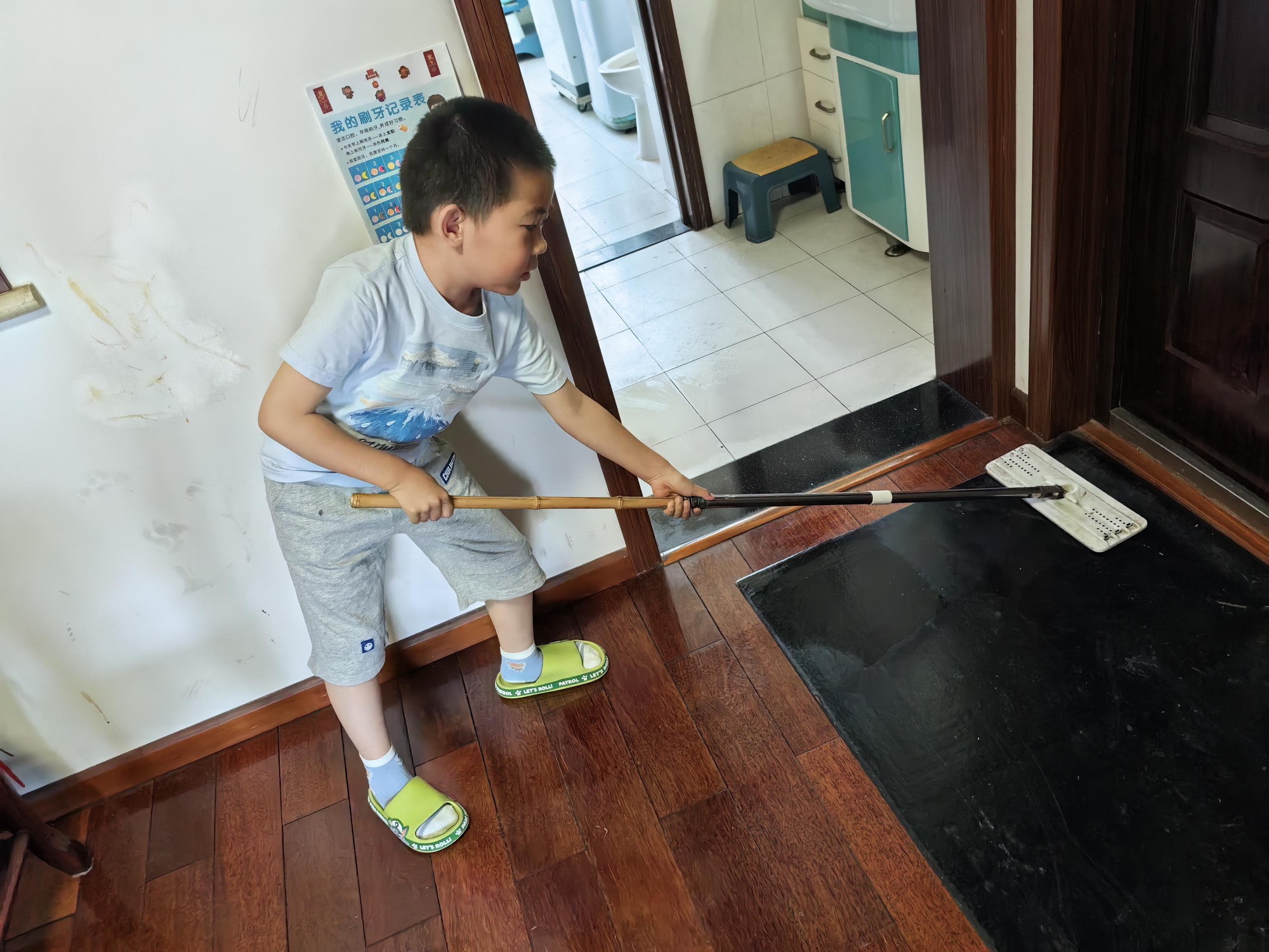 Nghiên cứu 20 năm: Trẻ làm việc nhà có tương lai tài chính vững vàng - Ảnh 1.