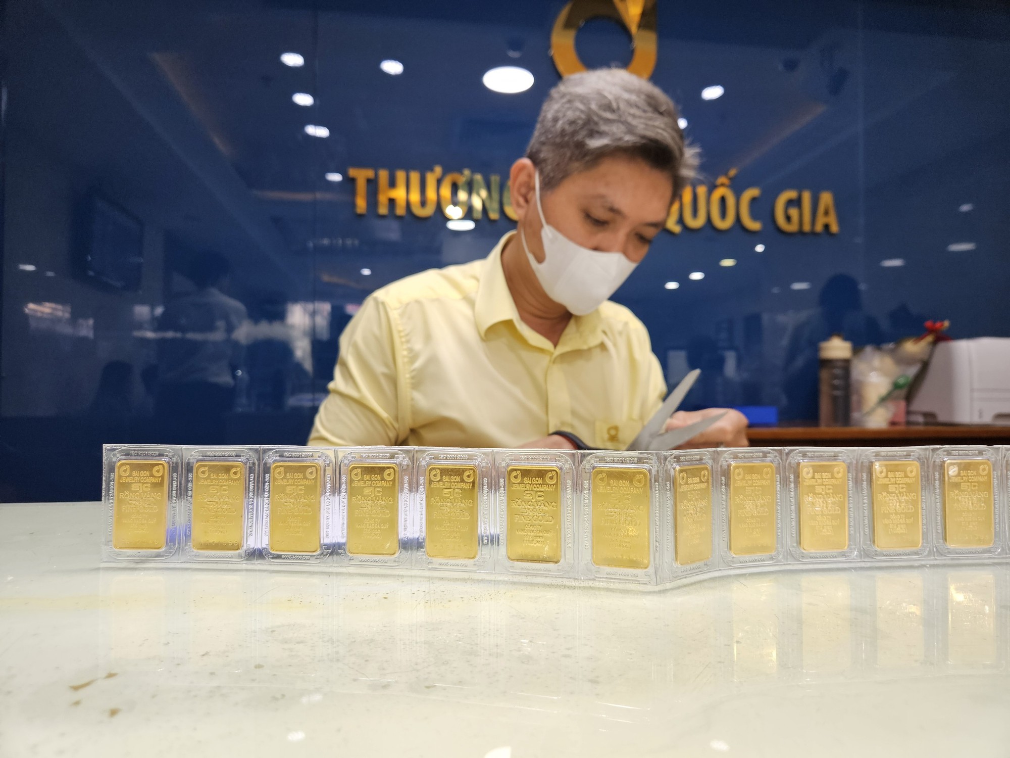 Giá vàng miếng tăng mạnh, Ngân hàng Nhà nước nói gì? - Ảnh 1.