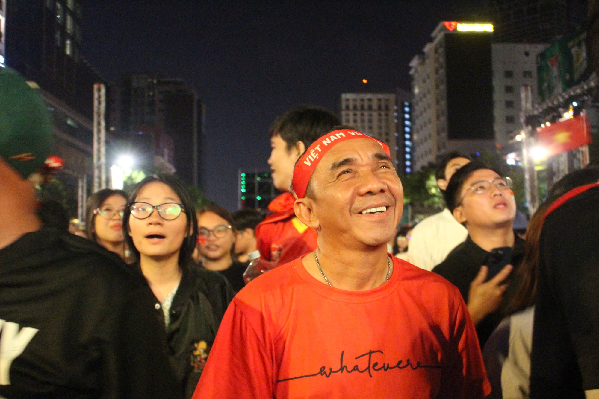 TP HCM &ldquo;đi b&atilde;o&rdquo; xuy&ecirc;n đ&ecirc;m mừng U23 Việt Nam gi&agrave;nh HCĐ ch&acirc;u &Aacute; 2026  - Ảnh 5.