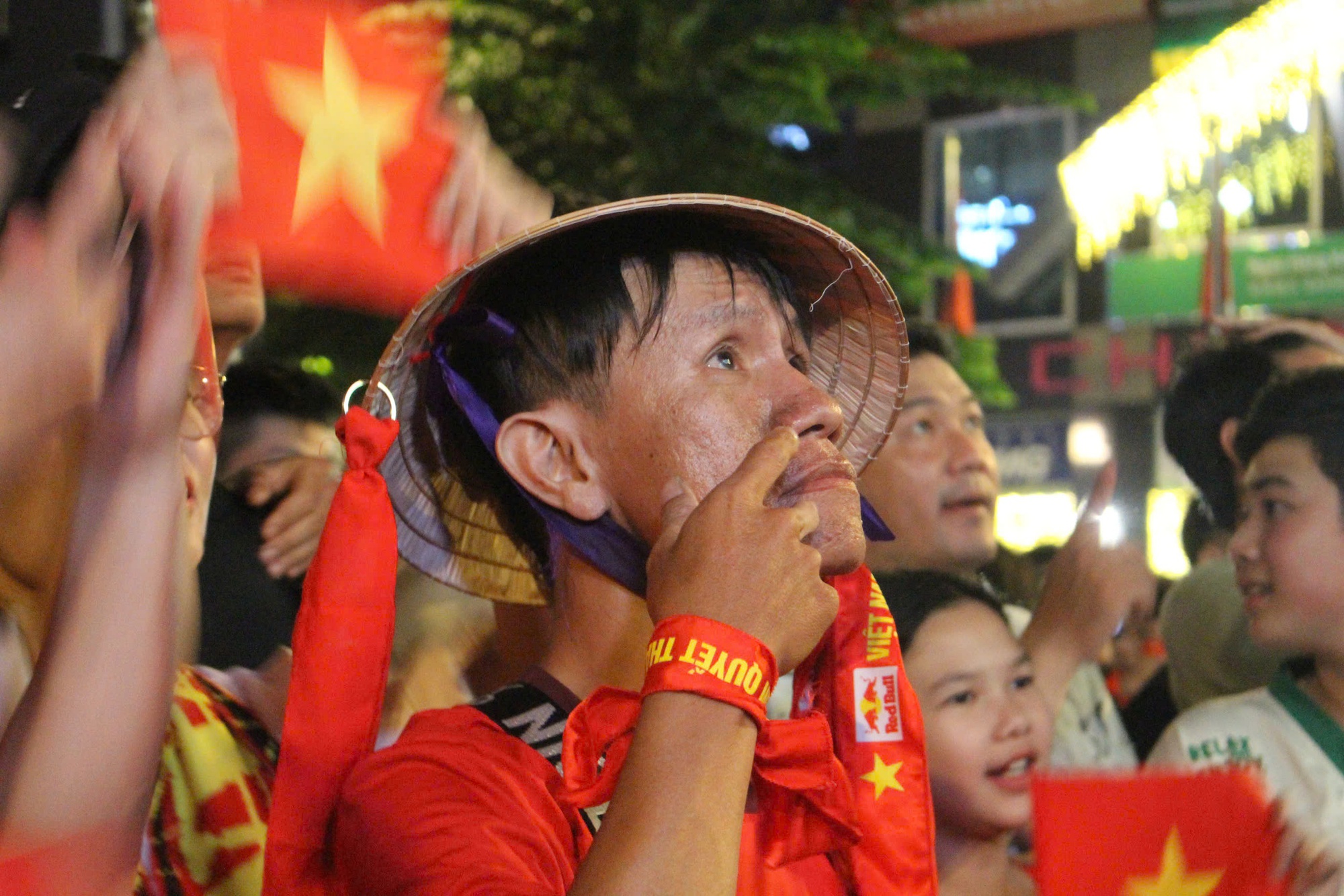 TP HCM &ldquo;đi b&atilde;o&rdquo; xuy&ecirc;n đ&ecirc;m mừng U23 Việt Nam gi&agrave;nh HCĐ ch&acirc;u &Aacute; 2026  - Ảnh 1.