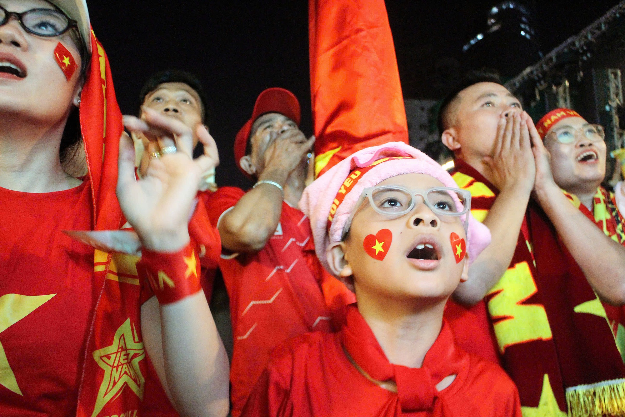 TP HCM &ldquo;đi b&atilde;o&rdquo; xuy&ecirc;n đ&ecirc;m mừng U23 Việt Nam gi&agrave;nh HCĐ ch&acirc;u &Aacute; 2026  - Ảnh 3.