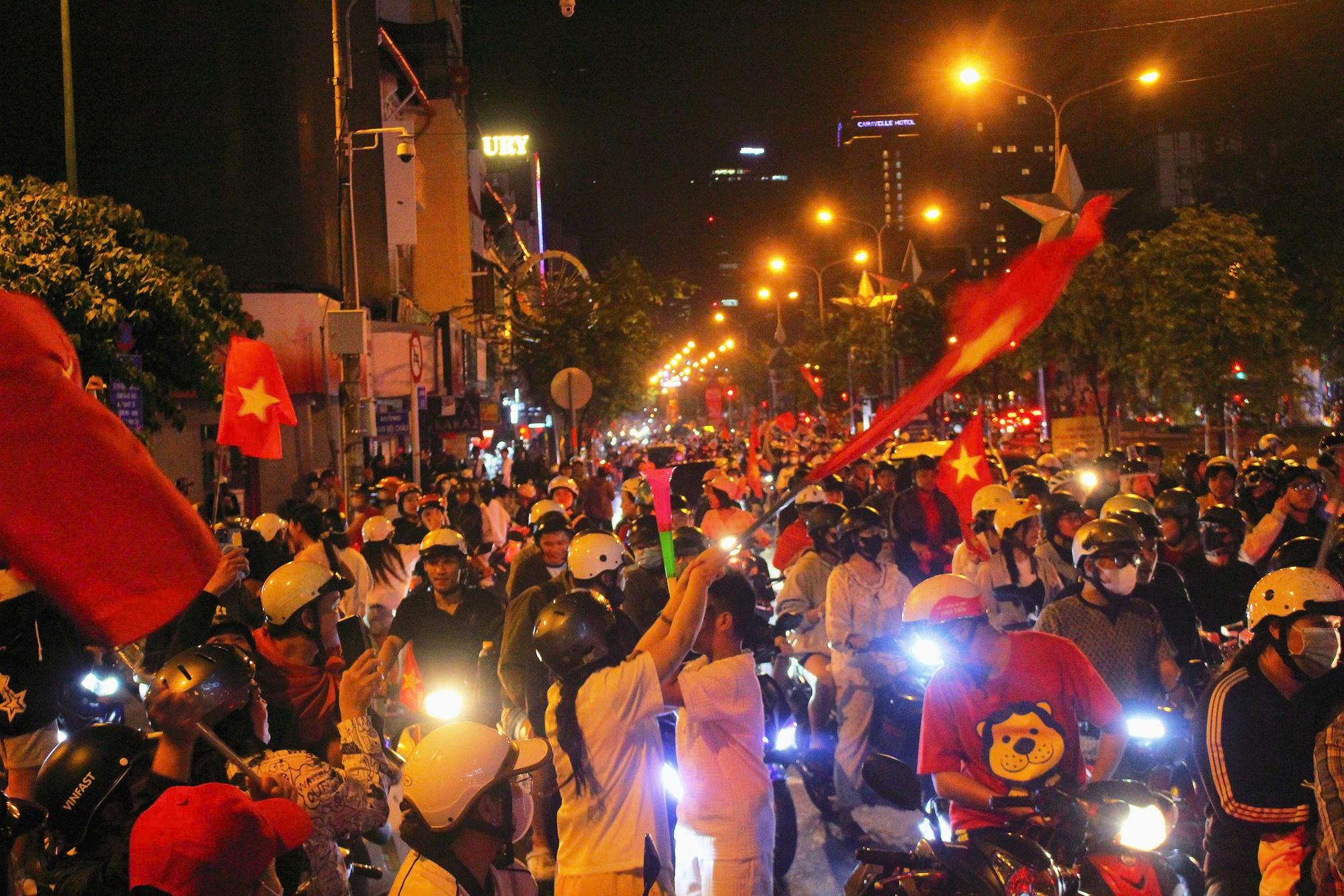 TP HCM &ldquo;đi b&atilde;o&rdquo; xuy&ecirc;n đ&ecirc;m mừng U23 Việt Nam gi&agrave;nh HCĐ ch&acirc;u &Aacute; 2026  - Ảnh 6.