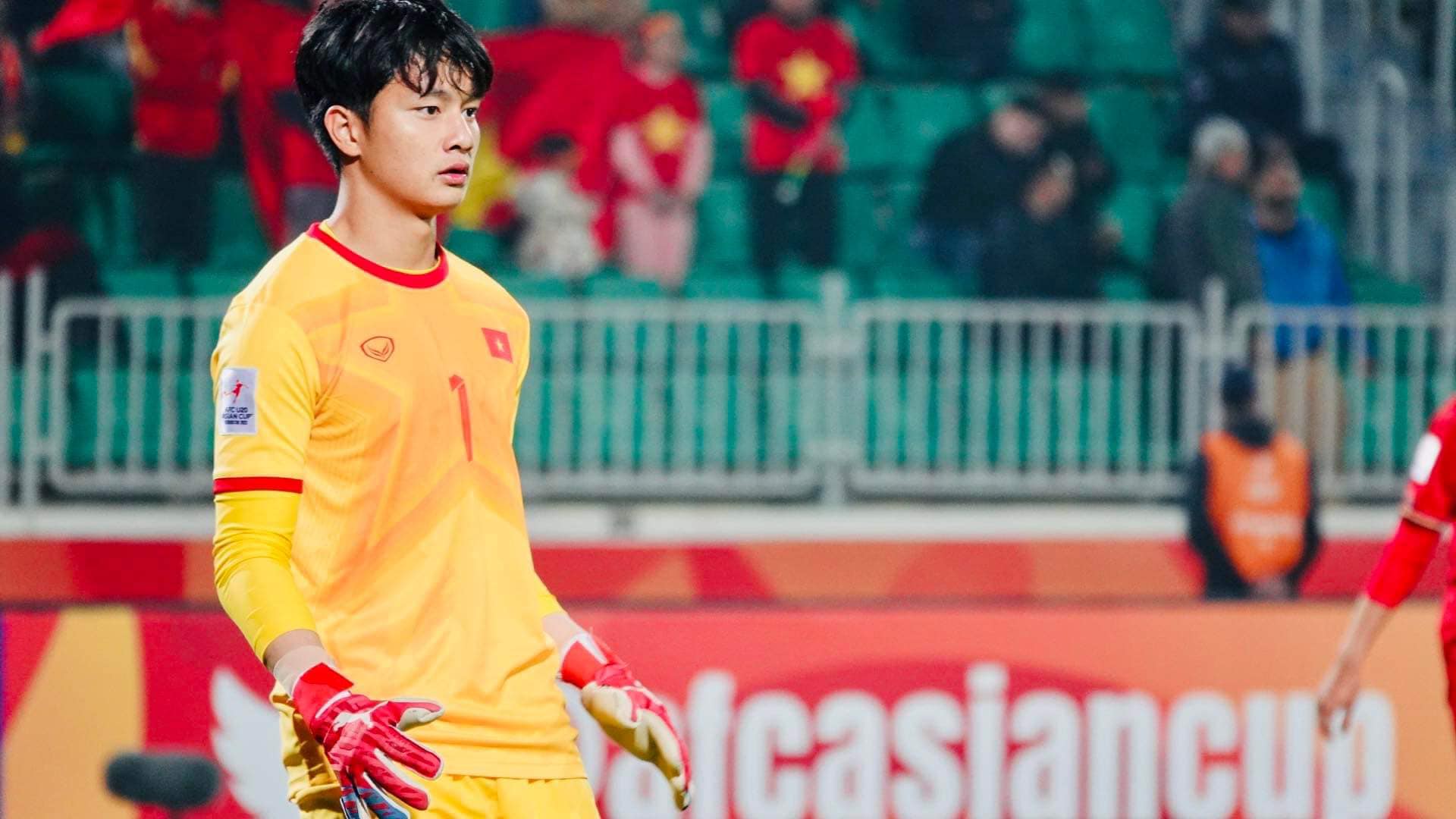 Đọ visual 2 thủ môn hotboy U23 Việt Nam Cao Văn Bình - Trần Trung Kiên: Bùi Tiến Dũng cũng phải khen nức nở- Ảnh 7.