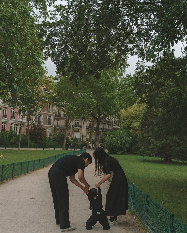 "Bố sinh ra tôi đã là tội ác rồi": Câu chuyện của những người trẻ sợ hôn nhân và nỗi đau của sự tỉnh táo trong thời đại đầy áp lực- Ảnh 4.