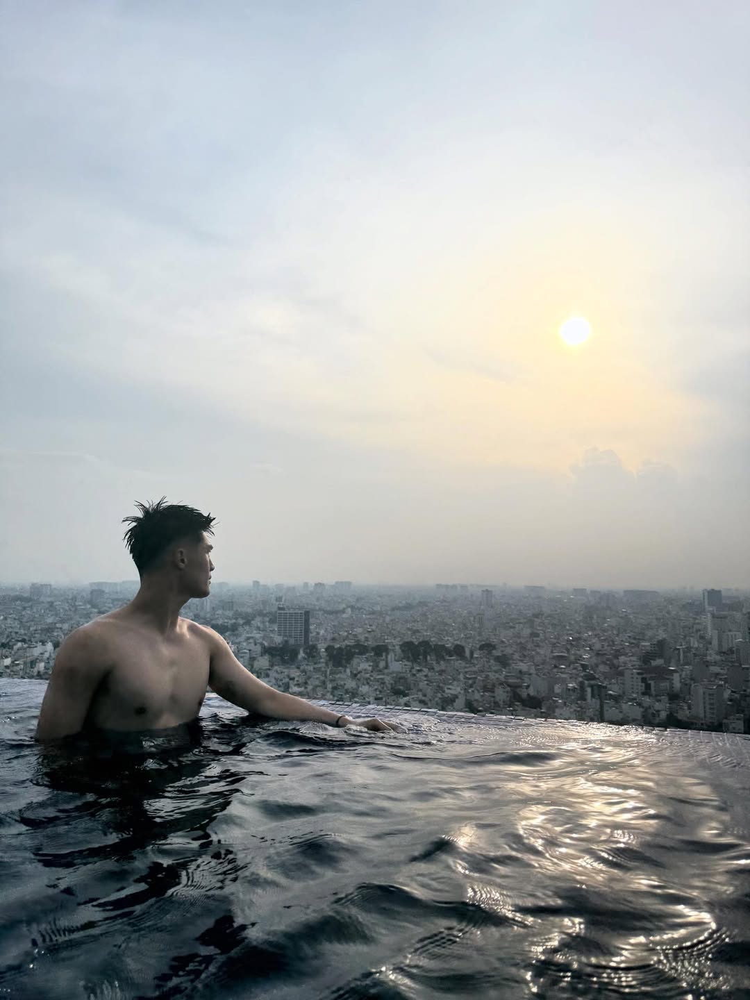 Đọ visual 2 thủ môn hotboy U23 Việt Nam Cao Văn Bình - Trần Trung Kiên: Bùi Tiến Dũng cũng phải khen nức nở- Ảnh 5.