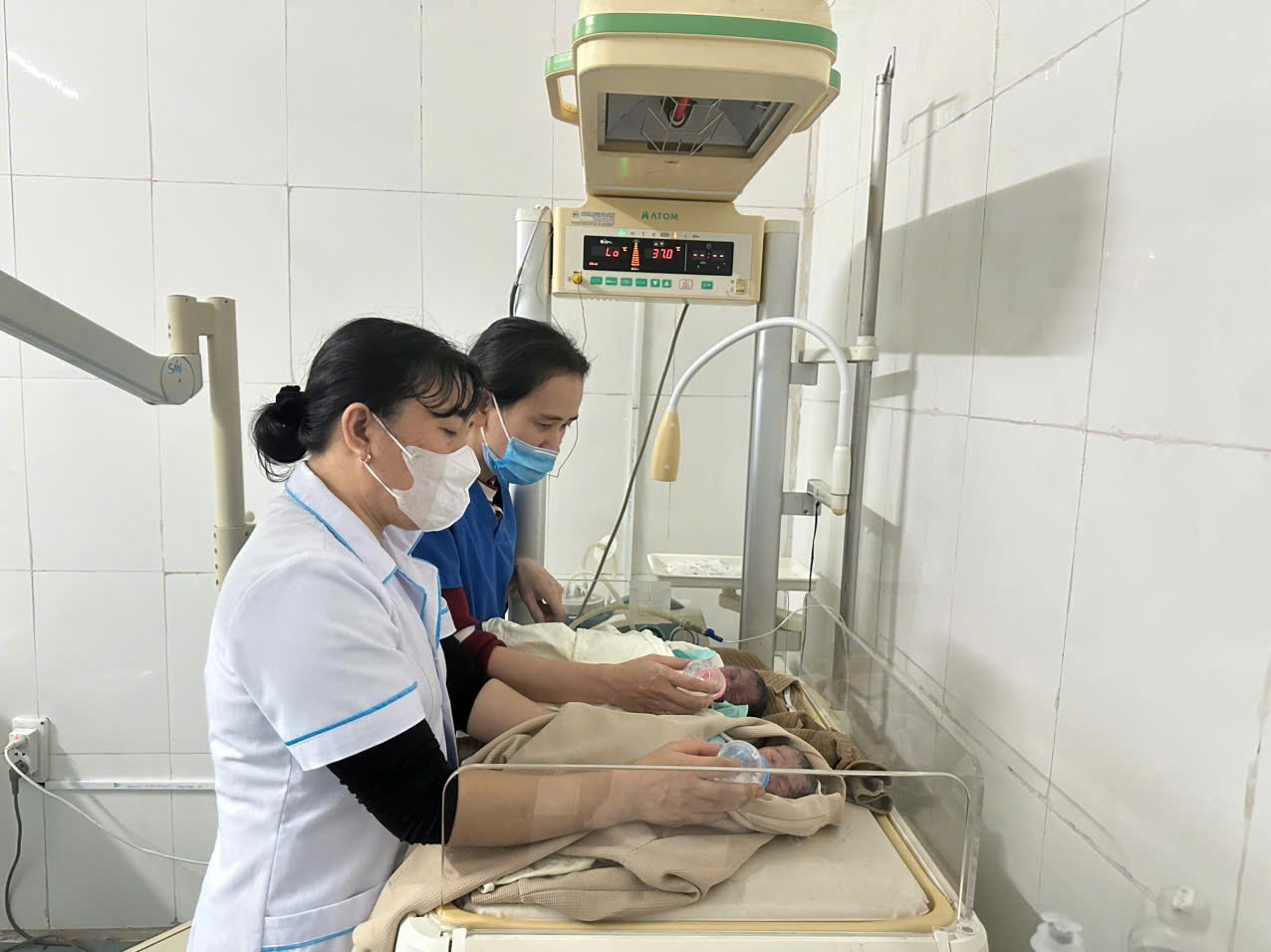 Chuyến xe xuyên đêm trở thành “phòng sinh” đặc biệt ở Huế - Ảnh 2.