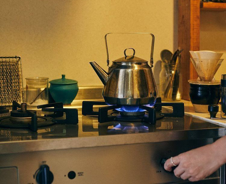 Không Phải Nước Để Qua Đêm Hay Đun Sôi Nhiều Lần, Đây Mới Là 2 Loại Nước 