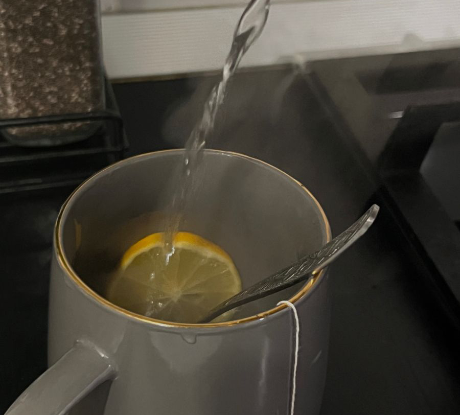 Không Phải Nước Để Qua Đêm Hay Đun Sôi Nhiều Lần, Đây Mới Là 2 Loại Nước 