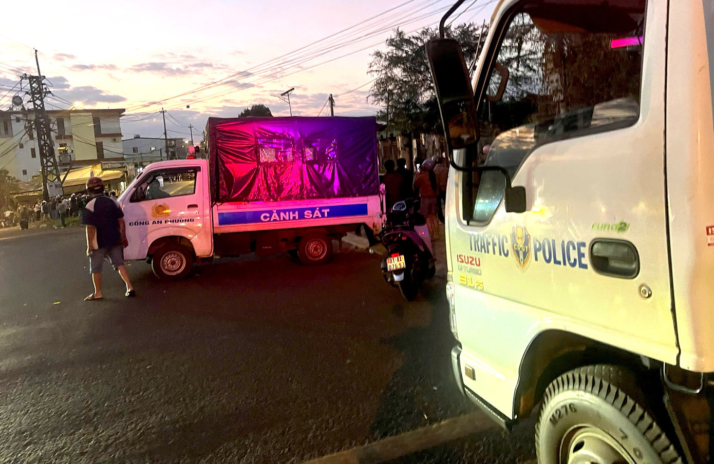 Truy t&igrave;m nghi phạm cướp ng&acirc;n h&agrave;ng Gia Lai: Cảnh s&aacute;t phong tỏa hiện trường - Ảnh 6.