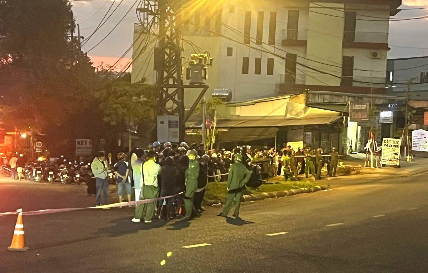 Truy t&igrave;m nghi phạm cướp ng&acirc;n h&agrave;ng Gia Lai: Cảnh s&aacute;t phong tỏa hiện trường - Ảnh 2.