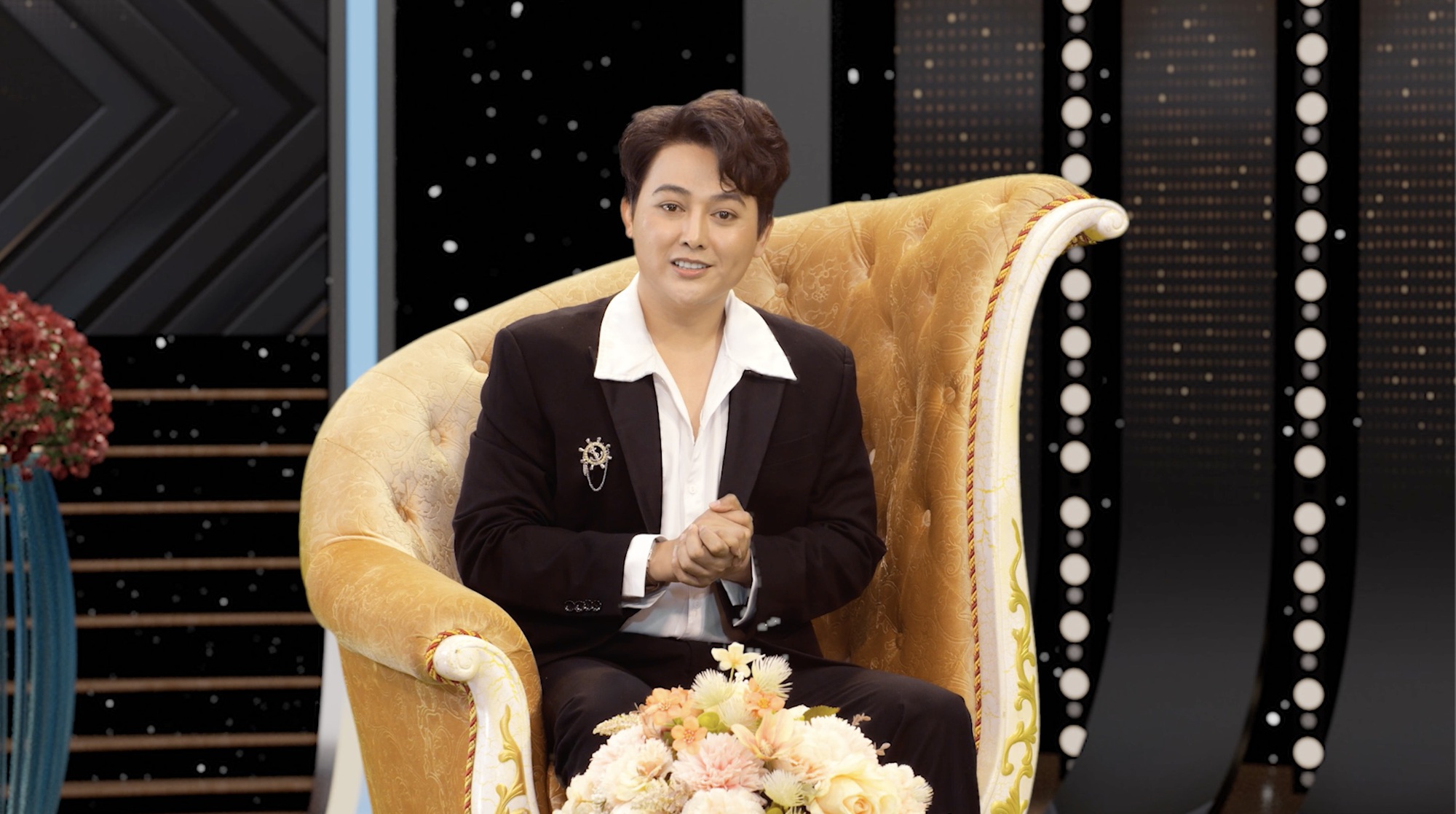 Thời điểm em trai nuôi Phi Nhung phải đi bưng bê, nhận vài chục nghìn đồng- Ảnh 1.