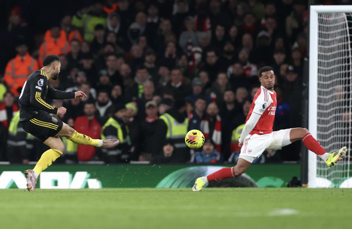 Arsenal thua sốc Man United s&acirc;n nh&agrave;, Ngoại hạng Anh s&ocirc;i sục - Ảnh 7.