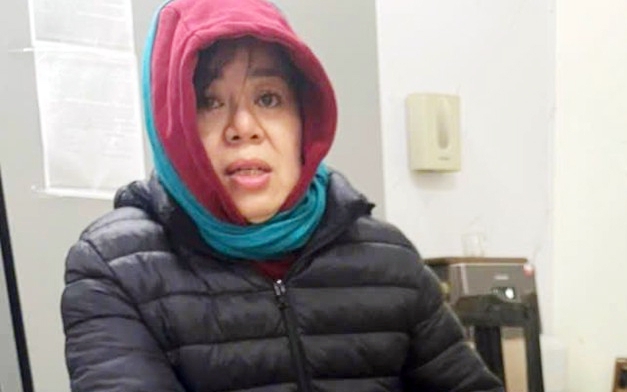 Thi h&agrave;nh lệnh bắt tạm giam người phụ nữ bu&ocirc;n b&aacute;n quần &aacute;o Trịnh Thị H&oacute;a - Ảnh 2.