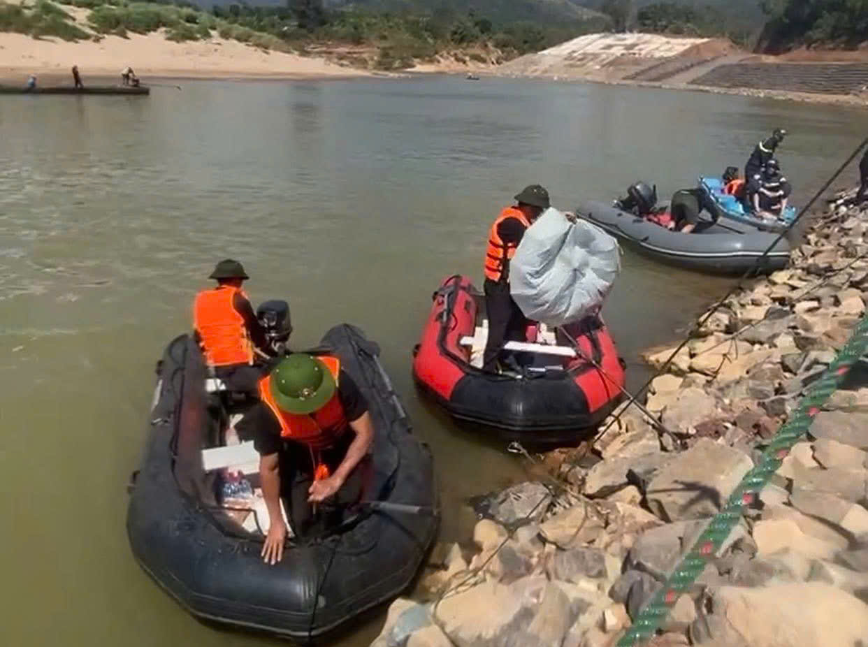 Tìm thấy thi thể cháu bé đuối nước trên sông Sê Pôn tại Quảng Trị - Ảnh 1.