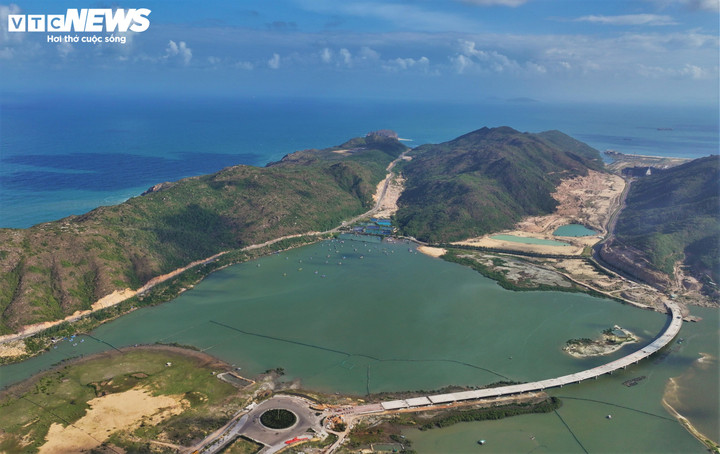 Cầu vượt biển Hải Giang 500 tỷ đồng sắp khánh thành tại Gia Lai , kết nối Quy Nhơn - Ảnh 2.