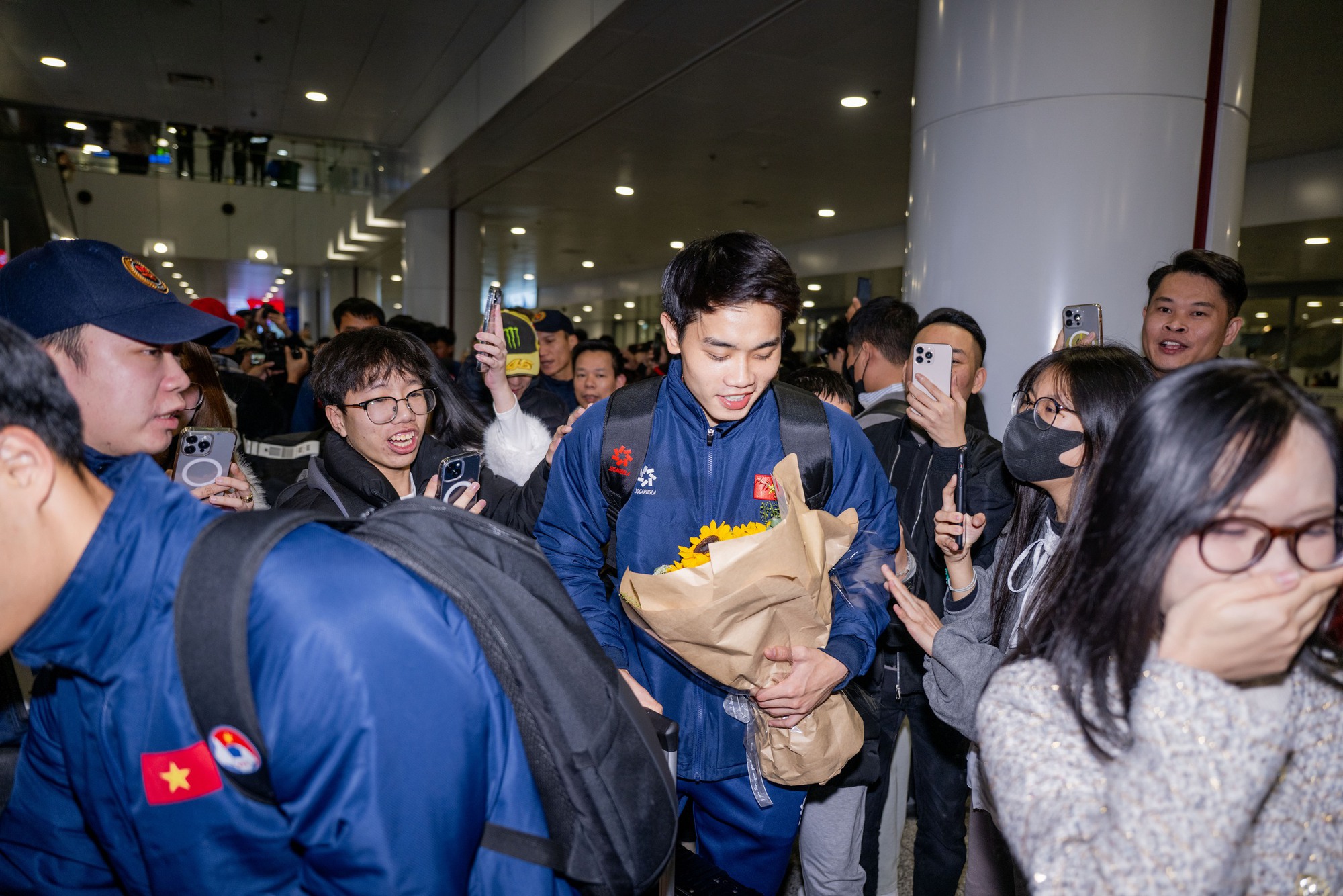 Mang 100 chiếc cam trạm tỷ đến đây để visual này cân tất: Đình Bắc vội chạy ra xe về quê thôi cũng giật 