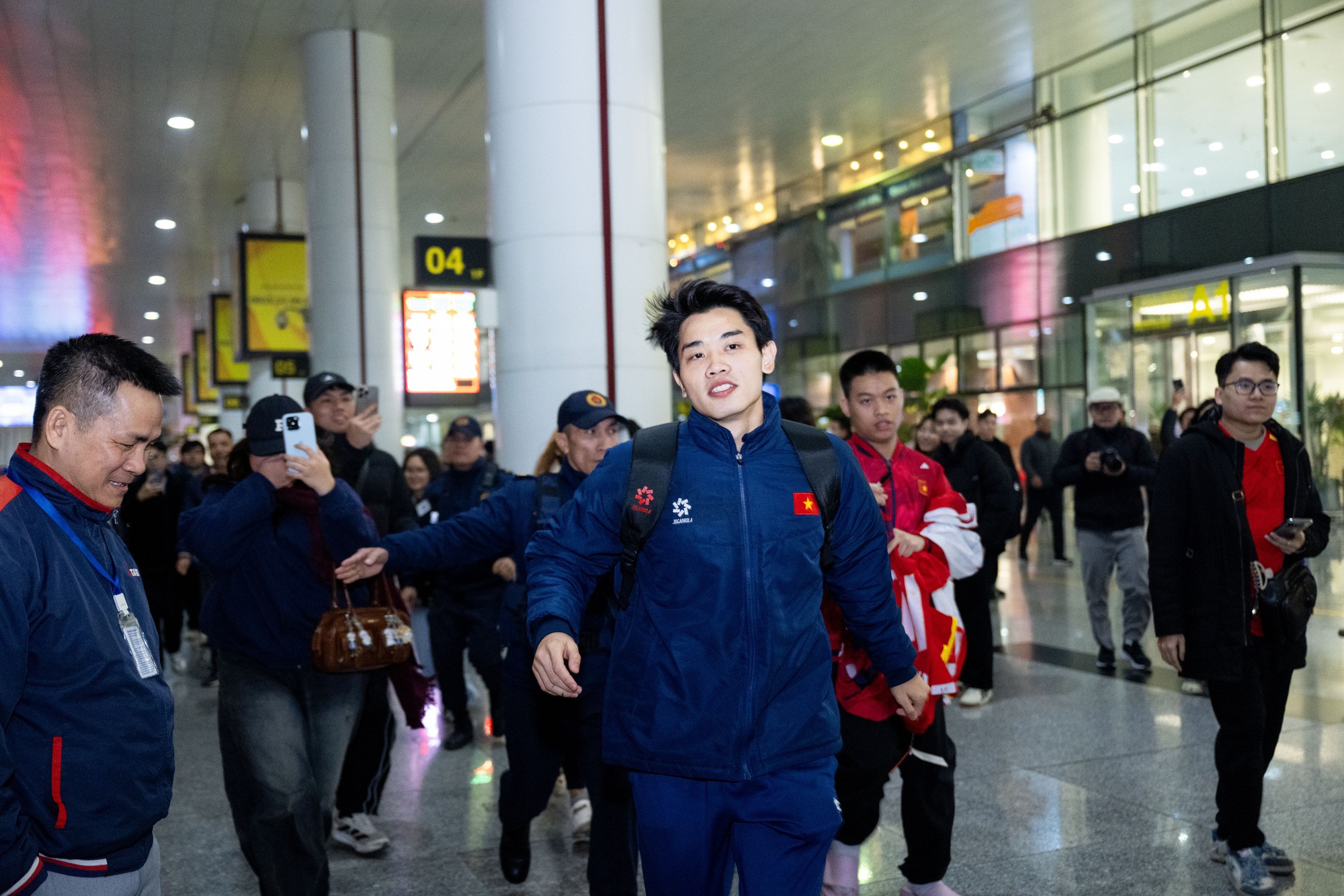 Mang 100 chiếc cam trạm tỷ đến đây để visual này cân tất: Đình Bắc vội chạy ra xe về quê thôi cũng giật 